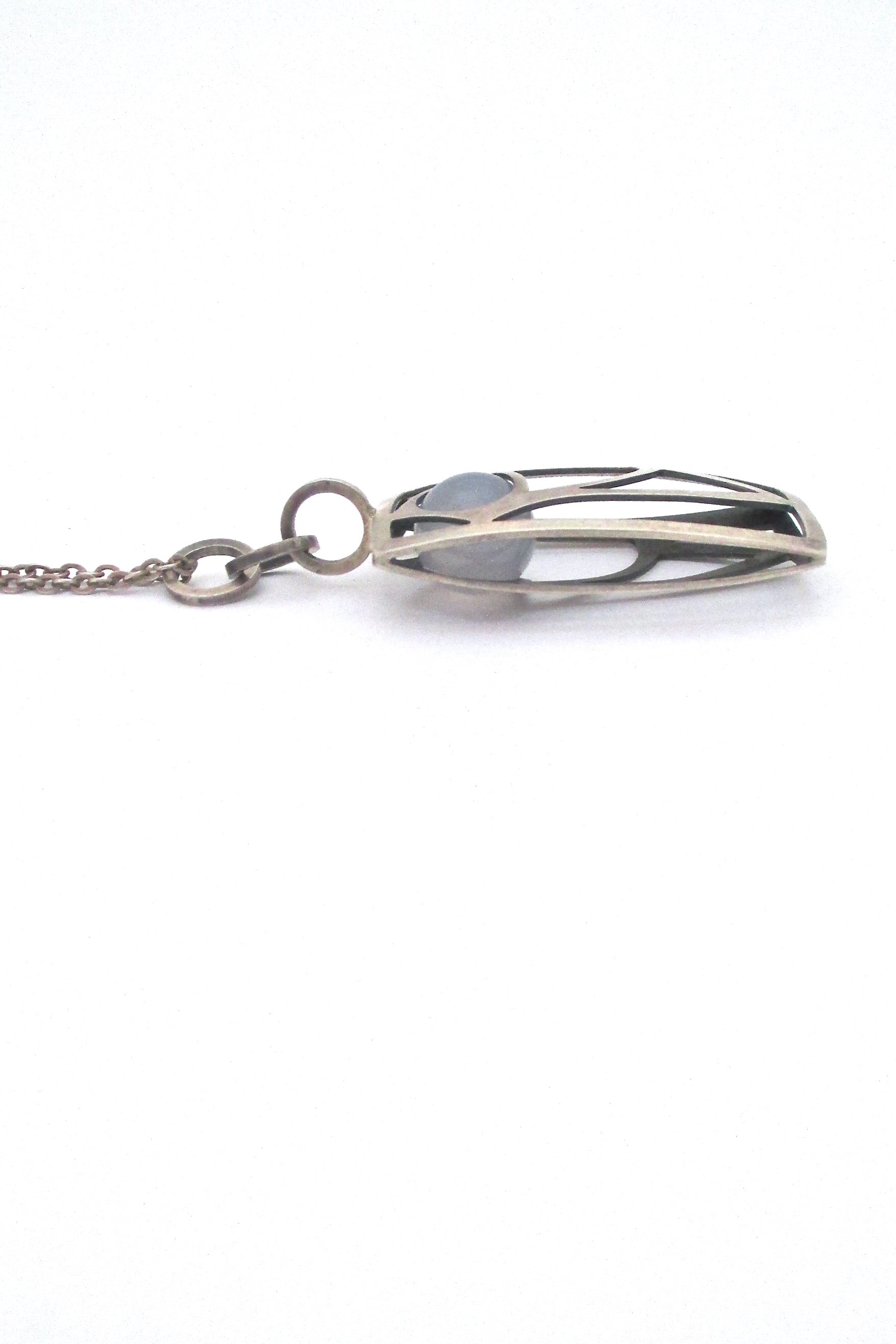 profile Elis Kauppi for Kupittaan Kulta Finland vintage Scandinavian Modern pendant necklace silver chalcedony bird 1966