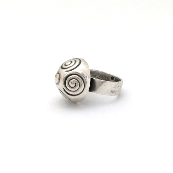 Kalevala Koru Finland vintage silver dome ring with spirals 1966 Scandinavian Modern design jewelry
