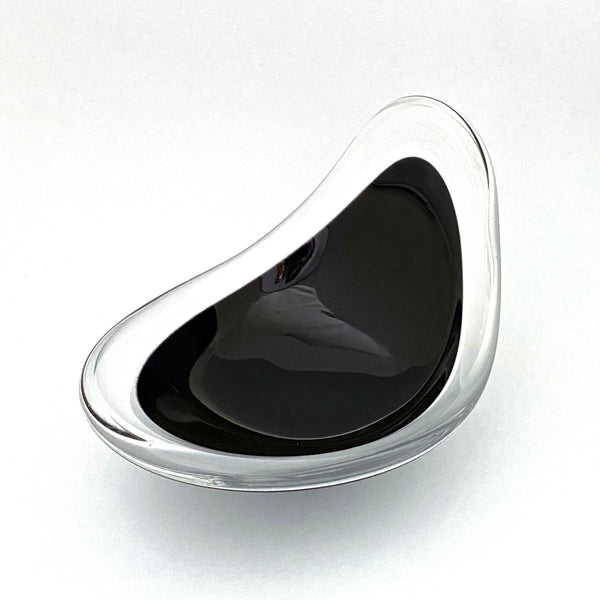 Flygsfors black 'Coquille' bowl ~ Paul Kedelv 1958