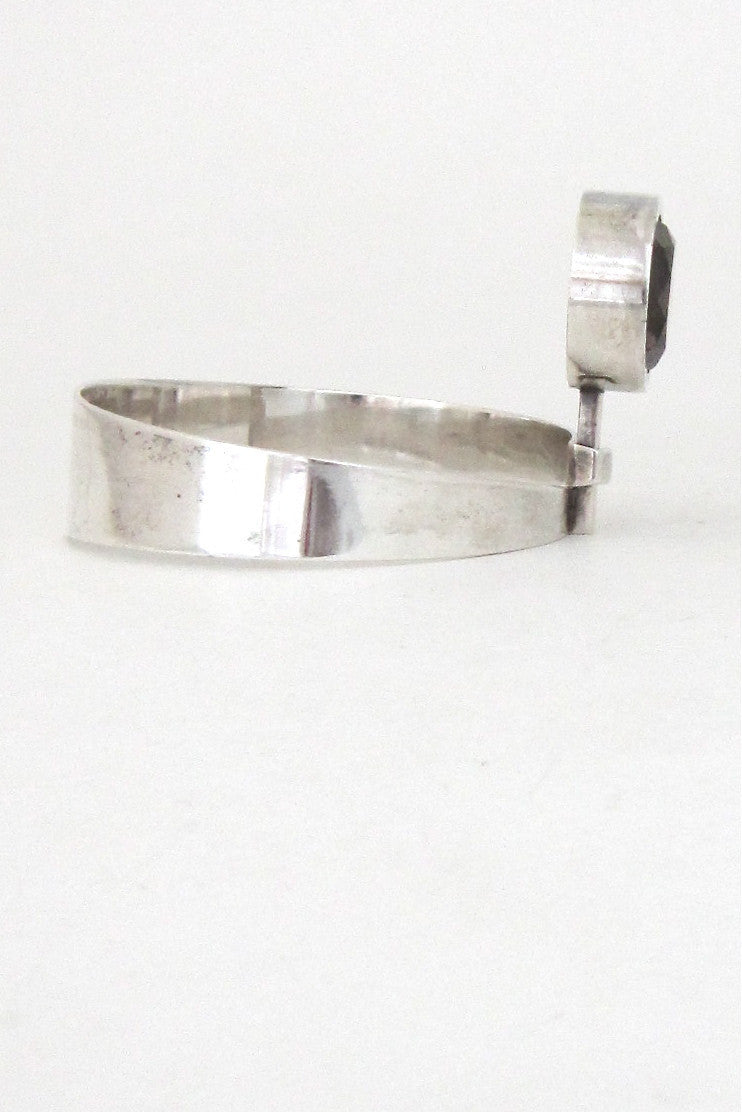 Elis Kauppi iconic bracelet