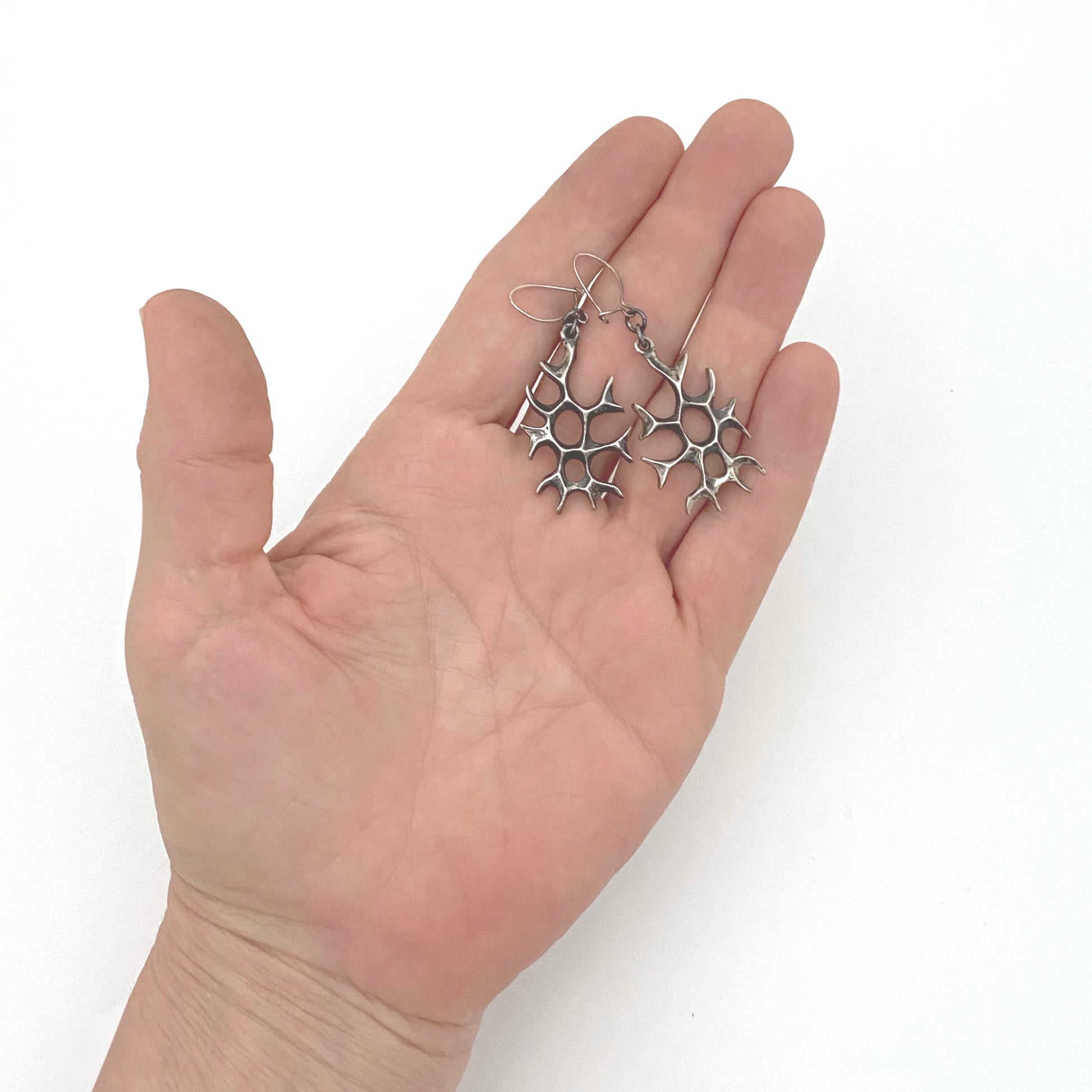 detail scale Robert Larin Canada vintage brutalist pewter drop earrings mid century Canadian design jewelry