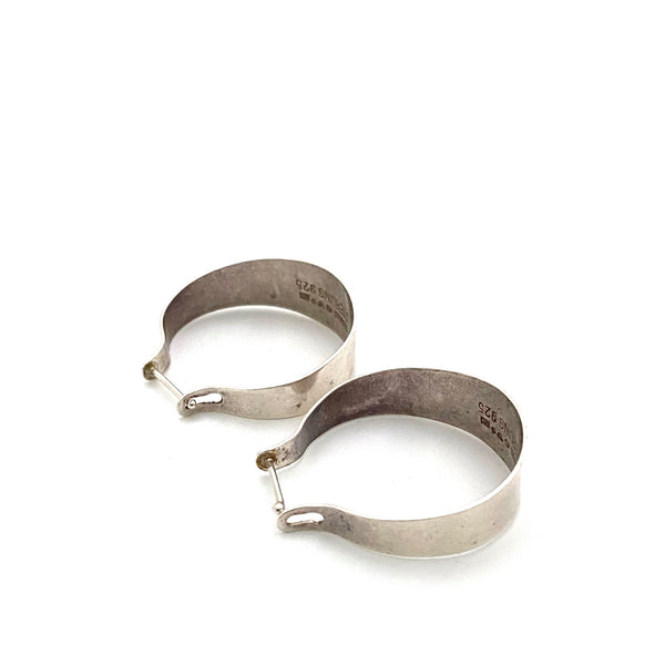 detail closure Alton Sweden vintage silver tapering curved silver hoop earrings Scandinavian Modern jewelry design