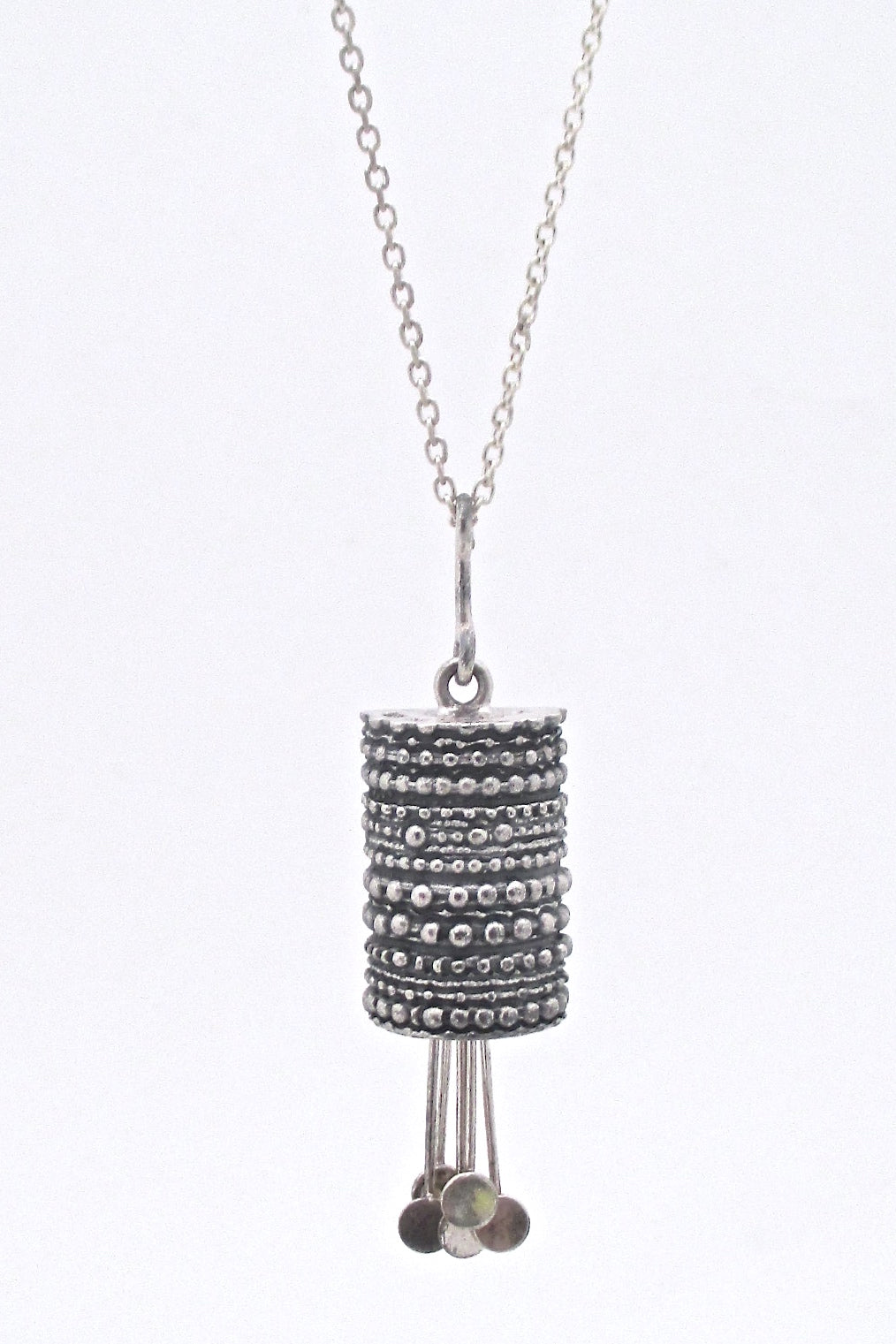 detail Jorma Laine for Kultateollisuus Finland vintage silver kinetic pendant necklace 1971