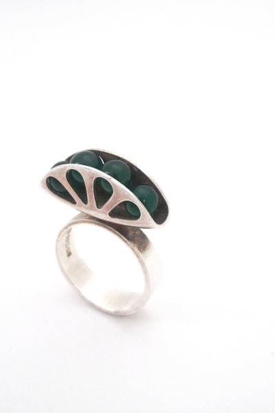 detail Elis Kauppi Kupittaan Kulta Finland vintage Scandinavian Modern chrysoprase ring Nordic design