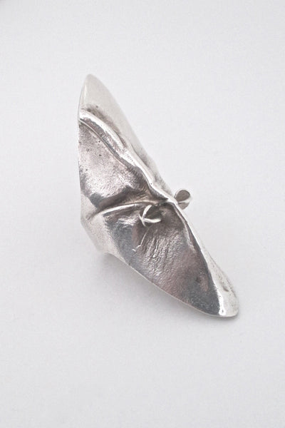 detail Bjorn Weckstrom fo Lapponia Finland vintage silver Mask of Gonda ring