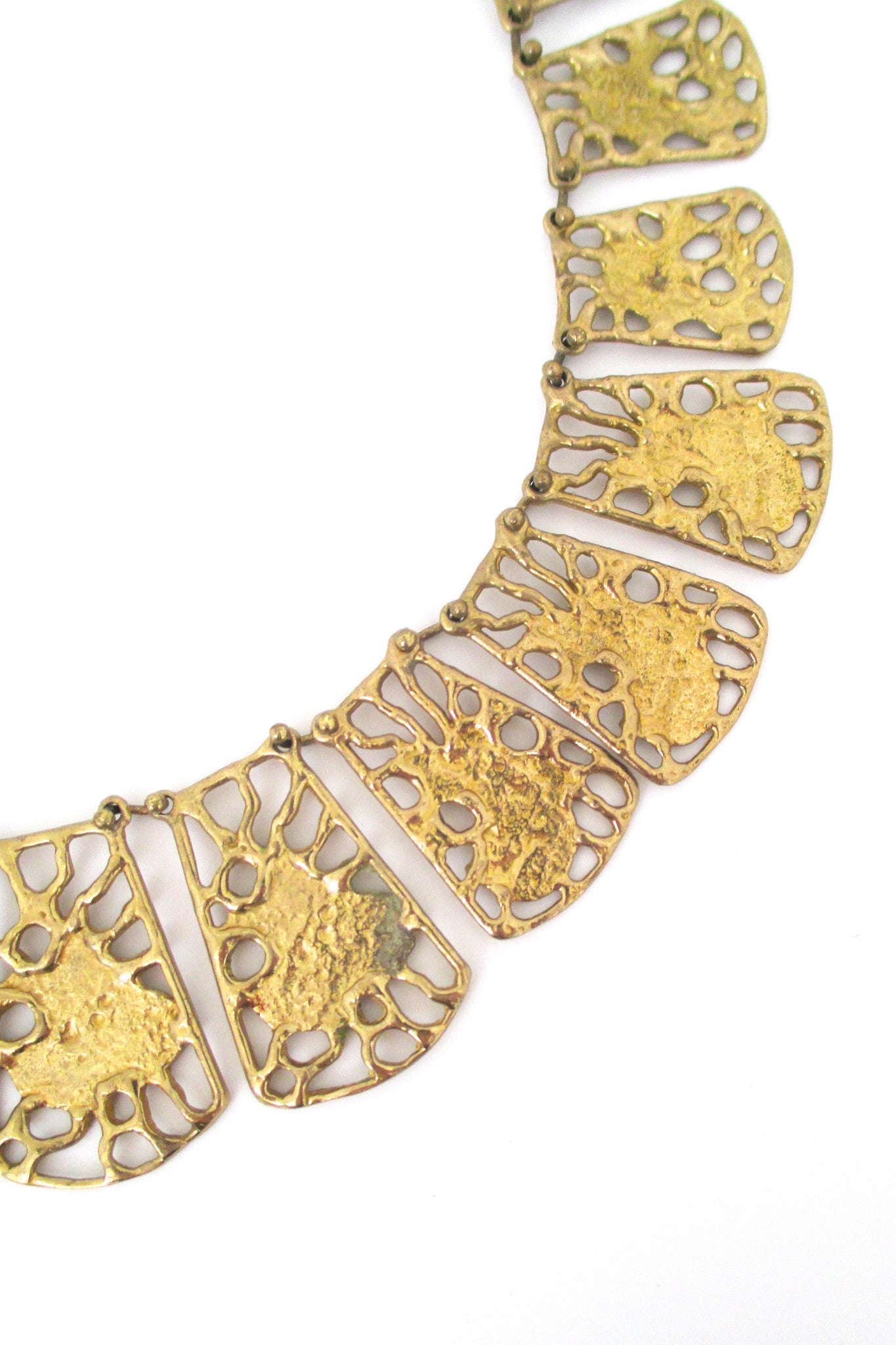 detail Anne Dick USA vintage bronze large pierced bronze large link necklace