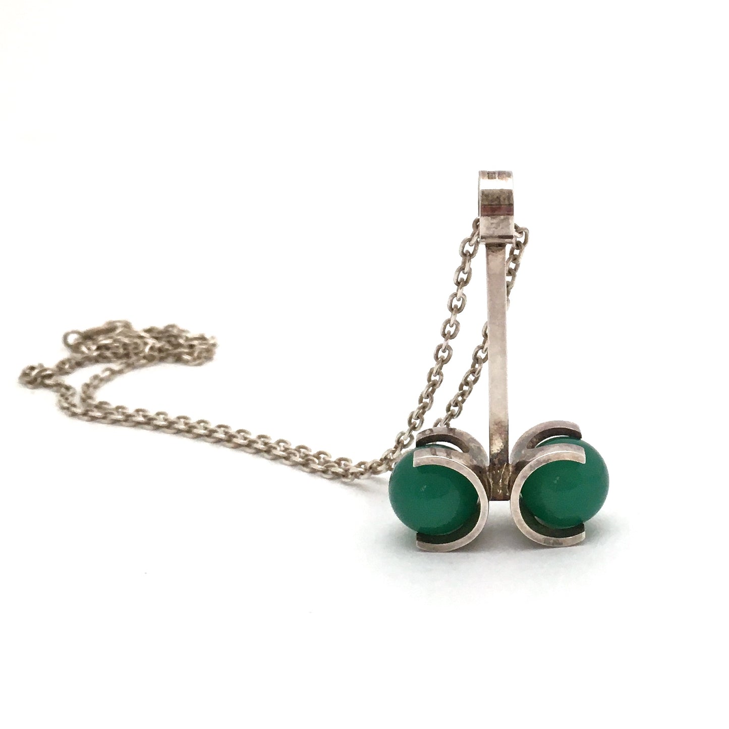 detail Elis Kauppi Kupittaan Kulta Finland vintage silver chrysoprase two spheres pendant necklace Scandinavian Modernist jewelry design