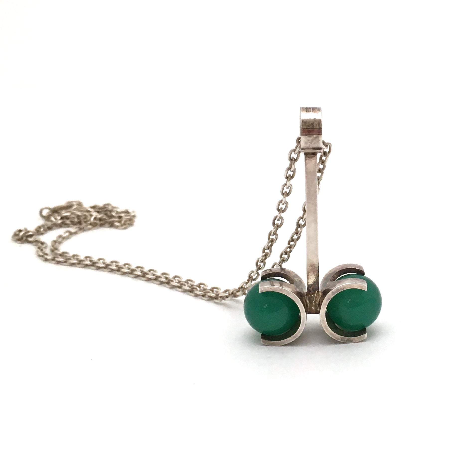 detail Elis Kauppi Kupittaan Kulta Finland vintage silver chrysoprase two spheres pendant necklace Scandinavian Modernist jewelry design
