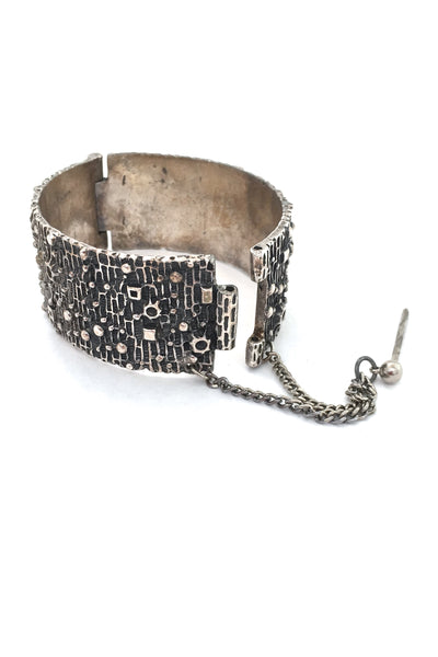 closure Robert Larin Canada vintage brutalist pewter hinged bracelet mid century design