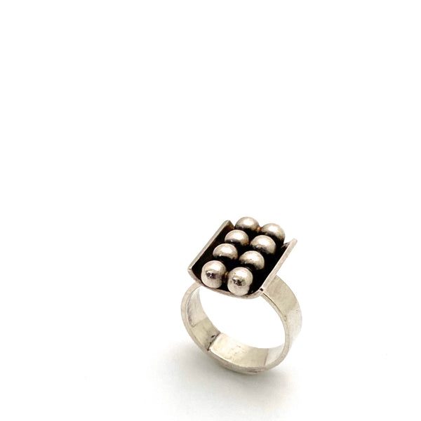 detail Elis Kauppi Kupittaan Kulta Finland vintage silver 8 spheres ring Scandinavian Modernist jewelry design