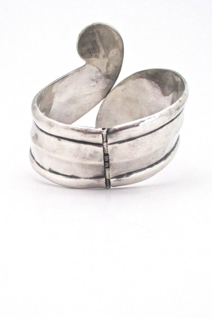 detail Taxco Mexico vintage sterling silver large modernist clamper bracelet mid century design