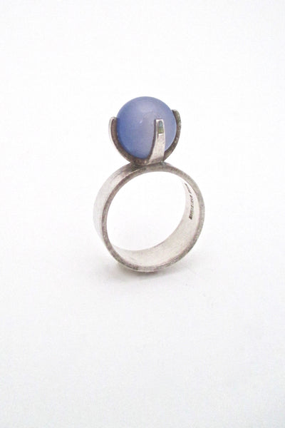 Elis Kauppi for Kupittaan Kulta Finland vintage mid century modernist silver chalcedony ring