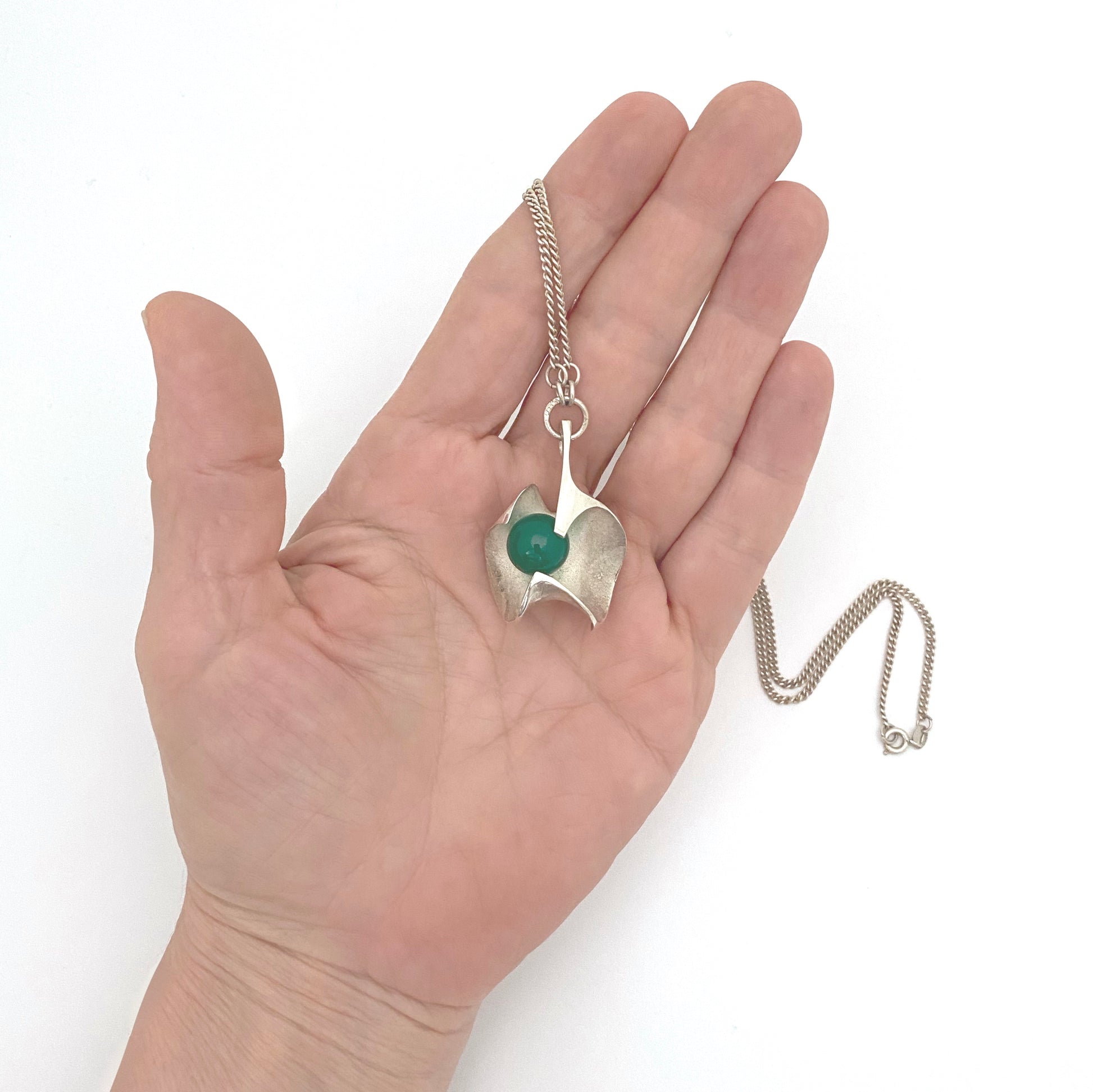 scale Matti Hyvarinen Finland vintage silver chrysoprase sculptural pendant necklace Scandinavian Modernist jewelry design
