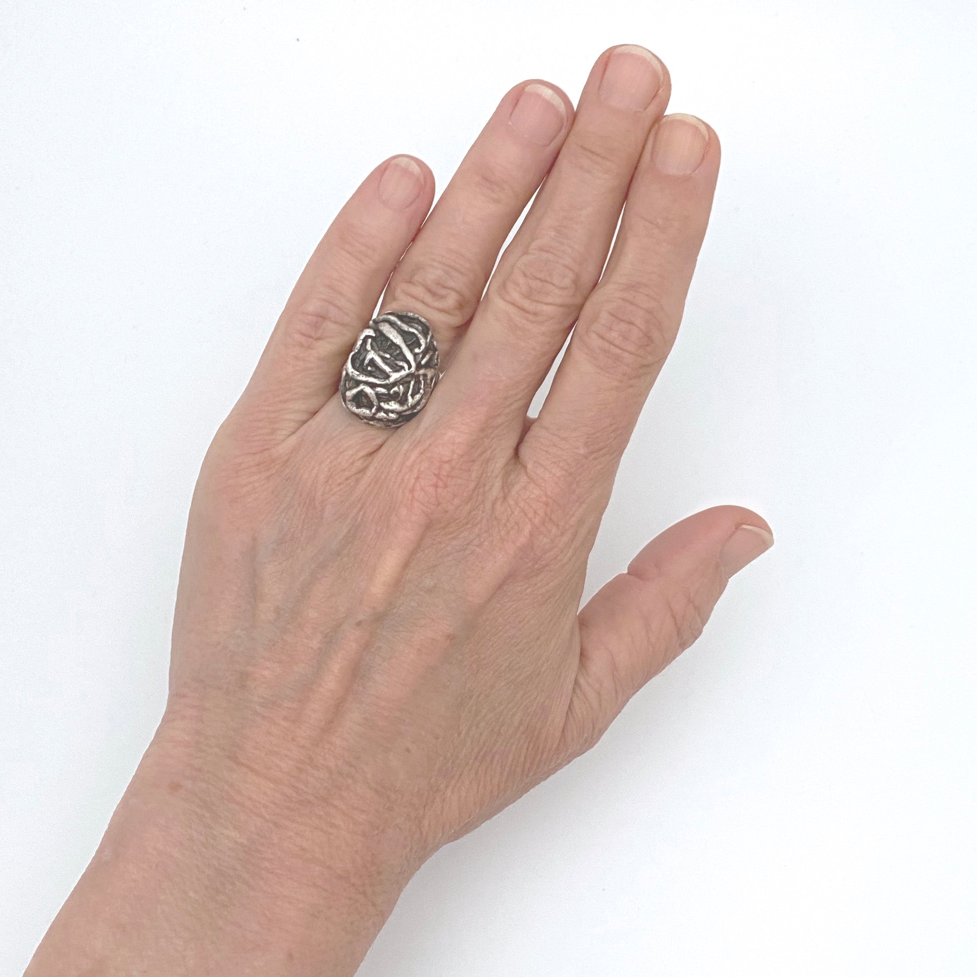 detail scale Pentti Sarpaneva Turun Hopea Finland vintage heavy silver brutalist ring Scandinavian Modernist jewelry design