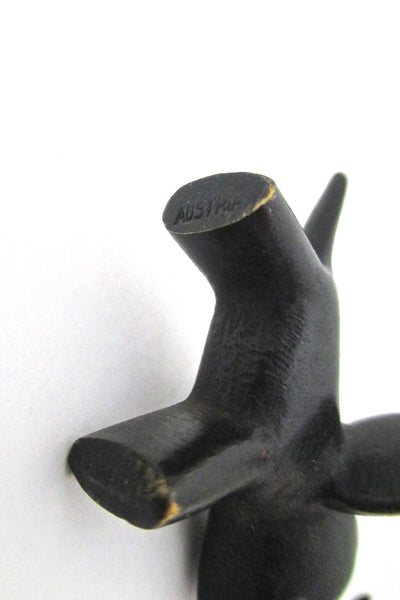 Baller diminutive bronze elephant