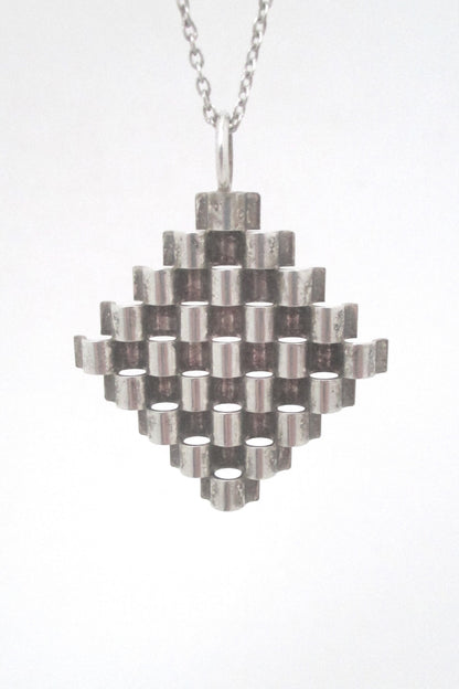 detail Elis Kauppi Kupittaan Kulta Finland vintage Scandinavian modernist silver pendant necklace