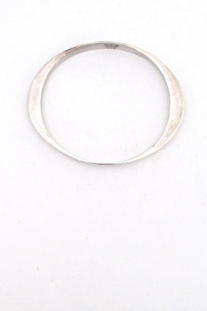 Tone Vigeland hammered silver bangle bracelet