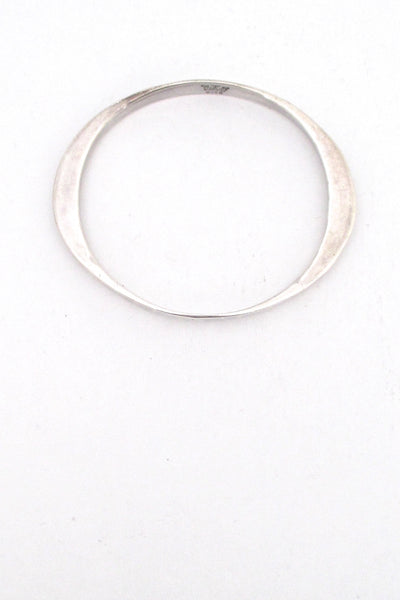 Tone Vigeland hammered silver bangle bracelet