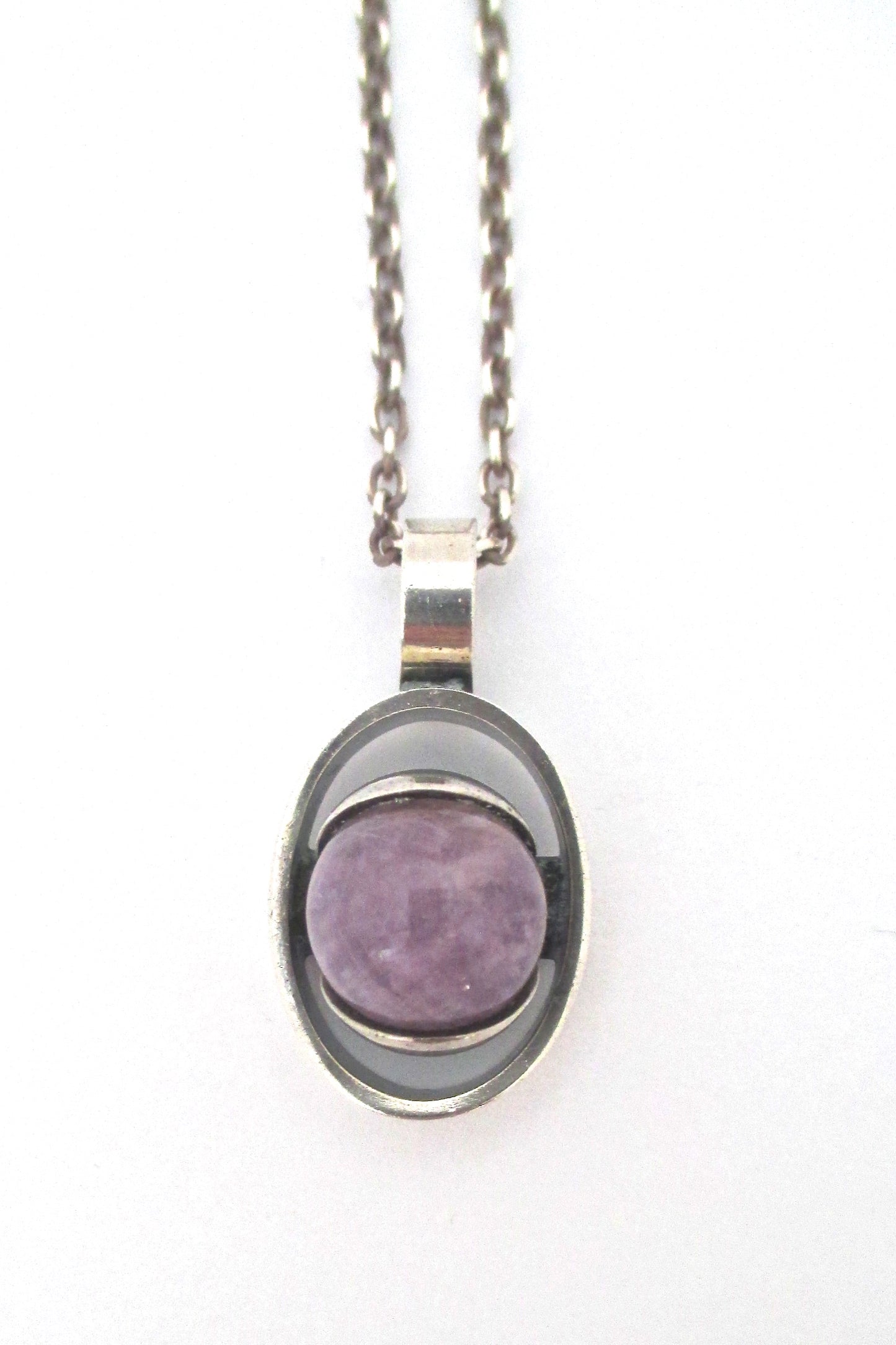 detail Elis Kauppi for Kupittaan Kulta Finland vintage Scandinavian Modernist silver amethyst pendant necklace