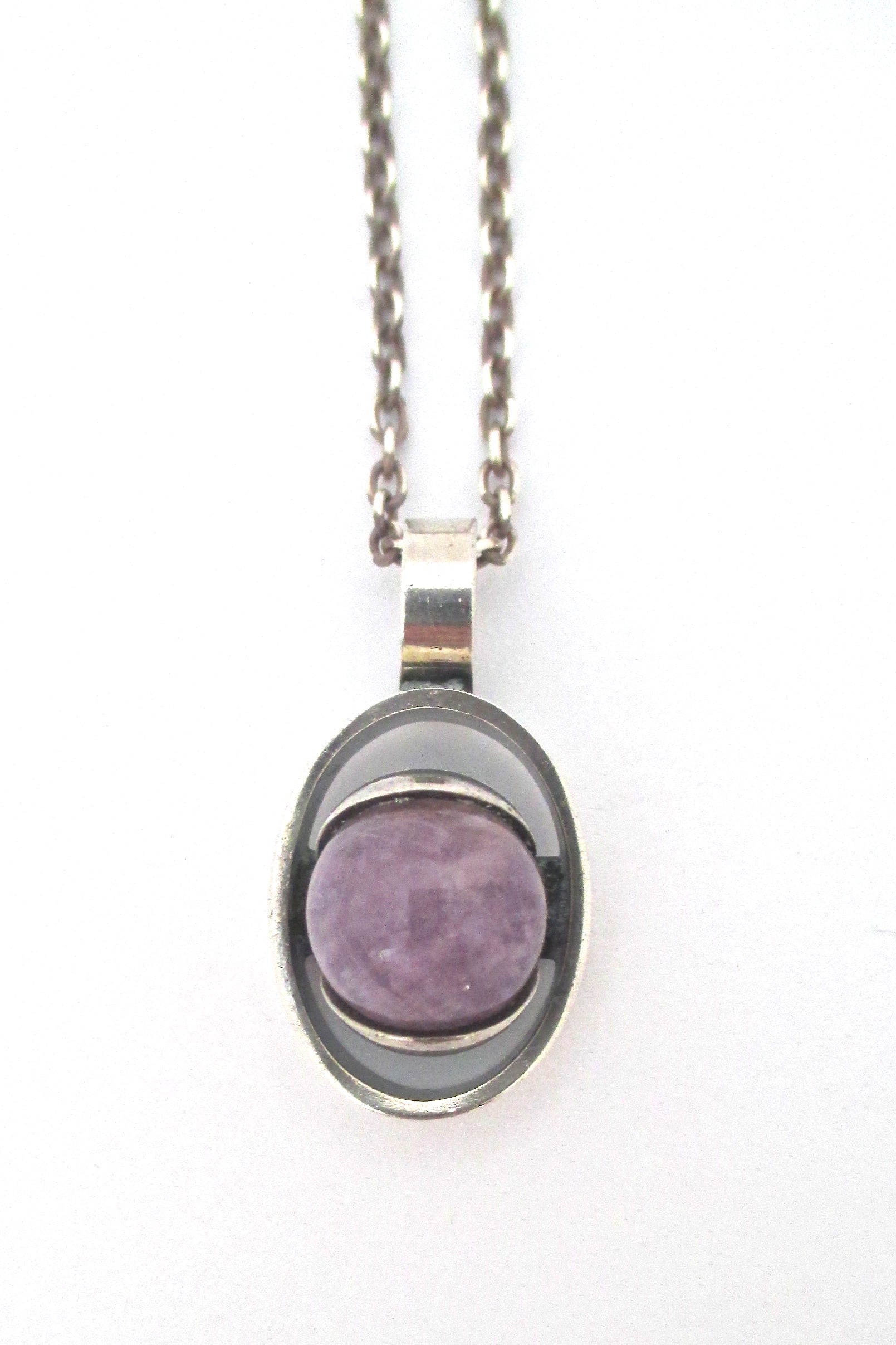 detail Elis Kauppi for Kupittaan Kulta Finland vintage Scandinavian Modernist silver amethyst pendant necklace