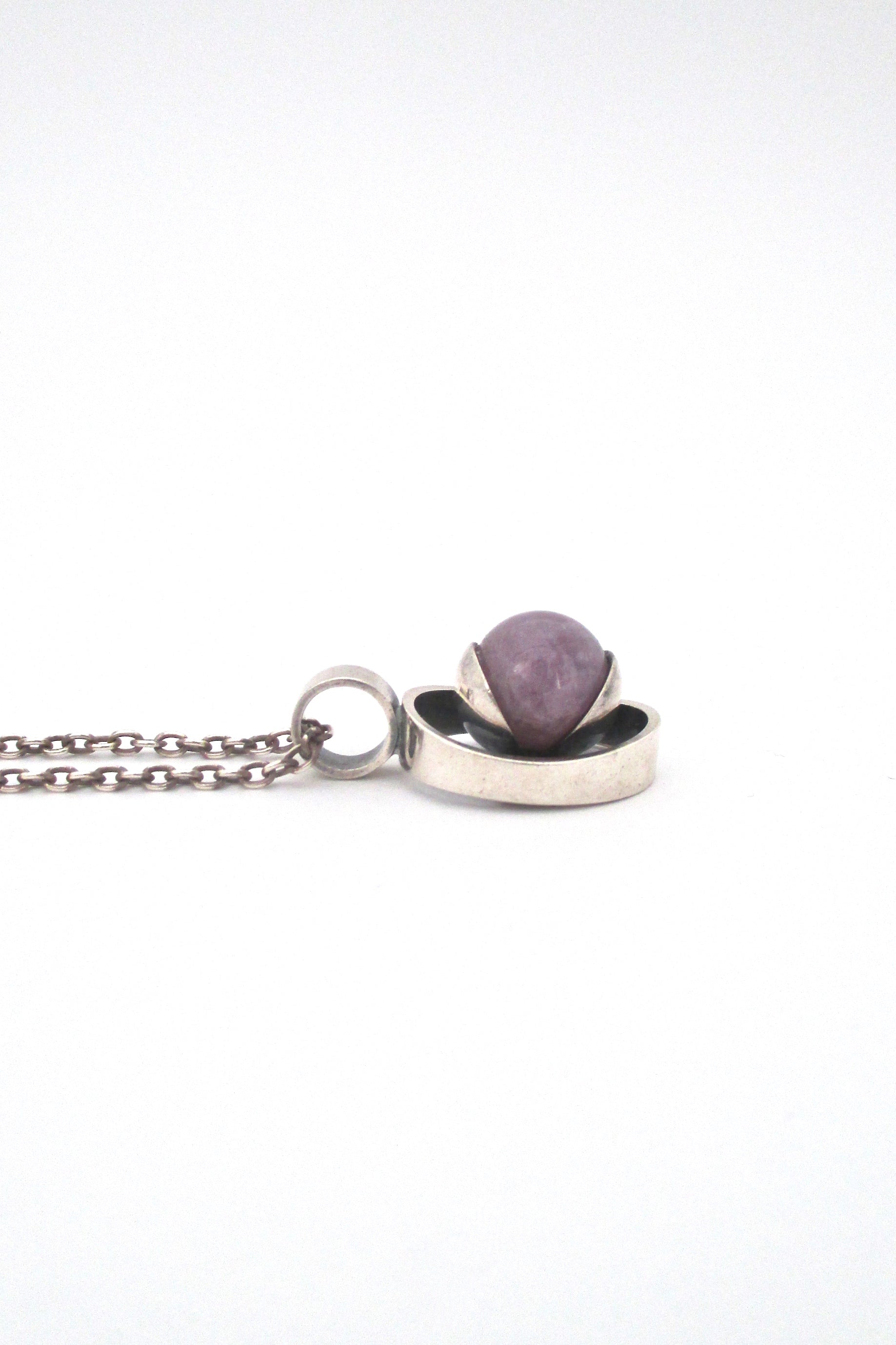 profile Elis Kauppi for Kupittaan Kulta Finland vintage Scandinavian Modernist silver amethyst pendant necklace