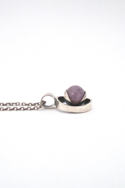 profile Elis Kauppi for Kupittaan Kulta Finland vintage Scandinavian Modernist silver amethyst pendant necklace