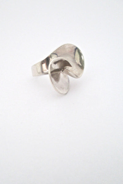 detail Georg Jensen Denmark vintage Modernist silver swirl ring 130 by Ibe Dahlquist