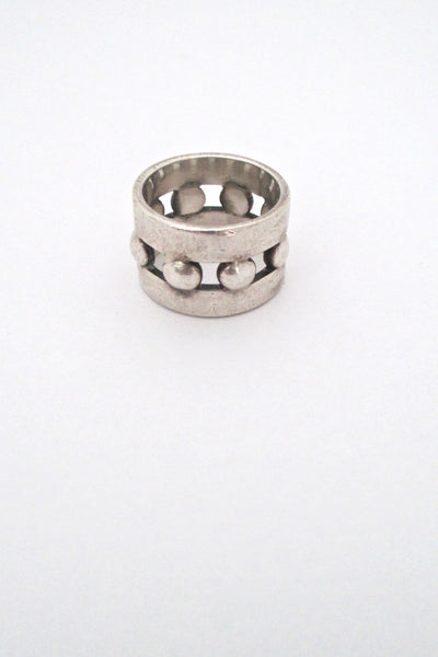detail Darla Hesse Canada vintage silver beaded band ring