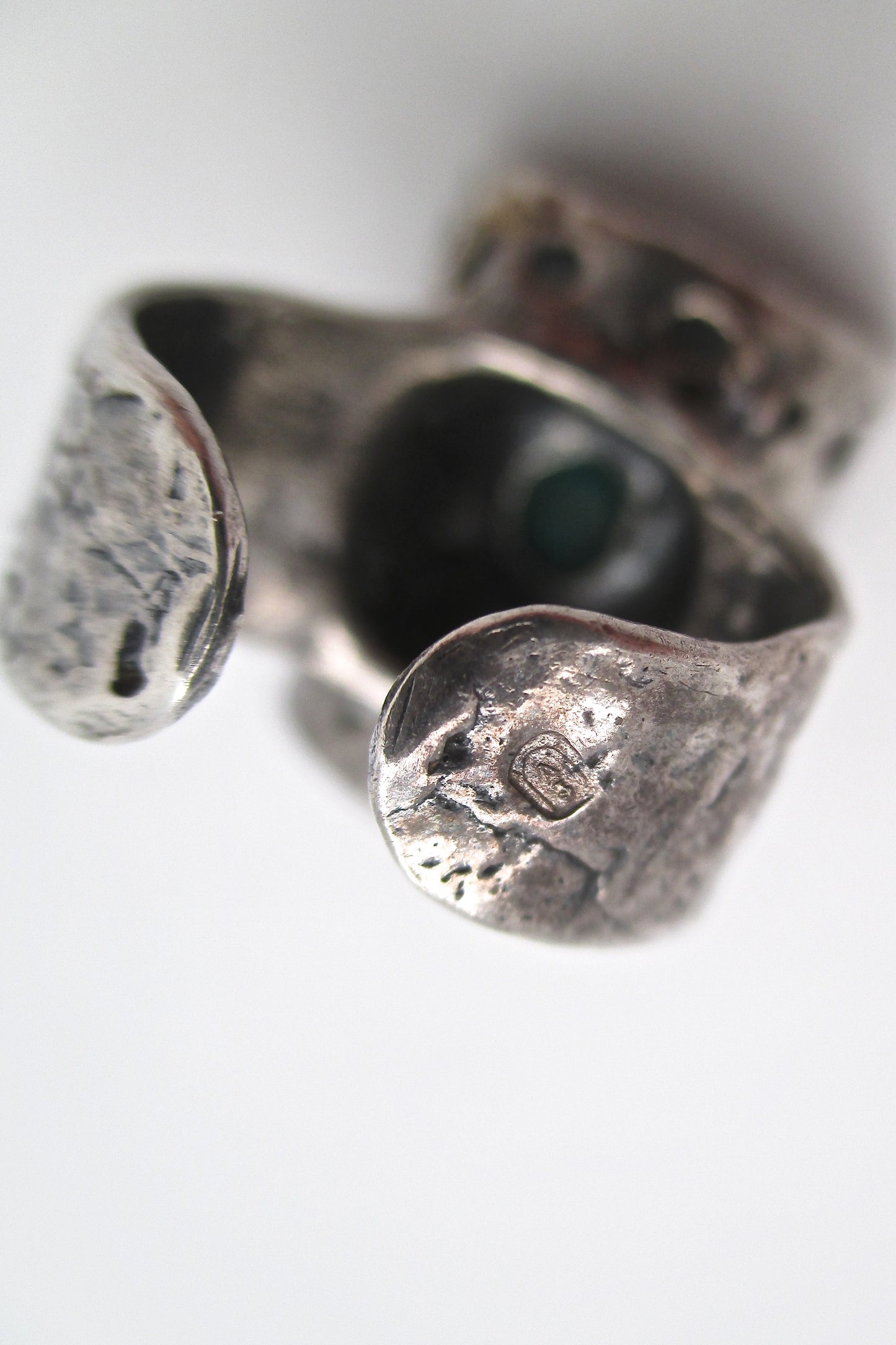 vintage silver shadowbox large brutalist ring ~ natural stone