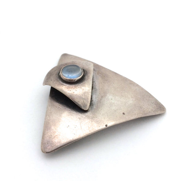 detail Sam Kramer USA vintage silver moonstone brooch Modernist jewelry design