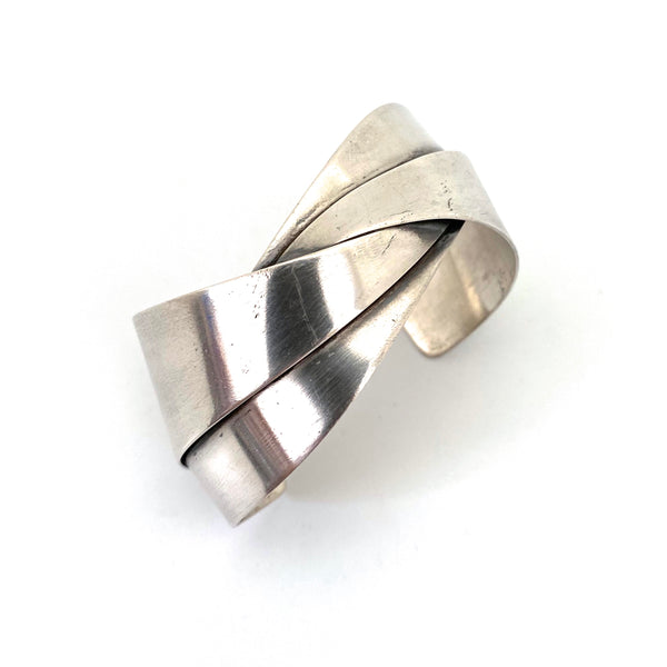 detail Otto Robert Bade ORB USA vintage folded silver cuff bracelet American Modernist jewelry design