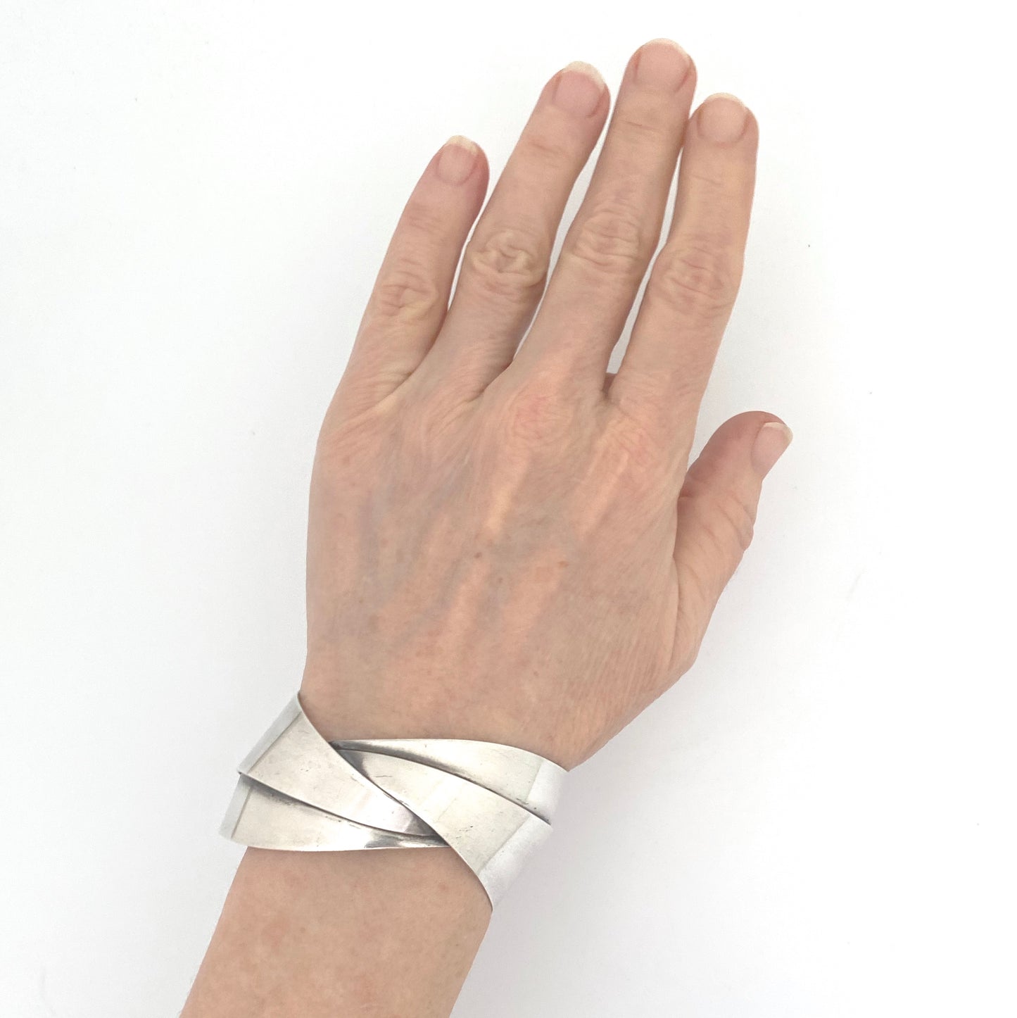 scale Otto Robert Bade ORB USA vintage folded silver cuff bracelet American Modernist jewelry design