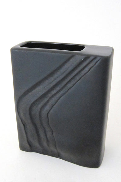 Rosenthal porcelaine noire vase by Martin Freyer