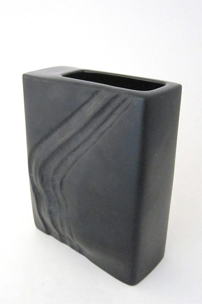 Rosenthal porcelaine noire vase by Martin Freyer