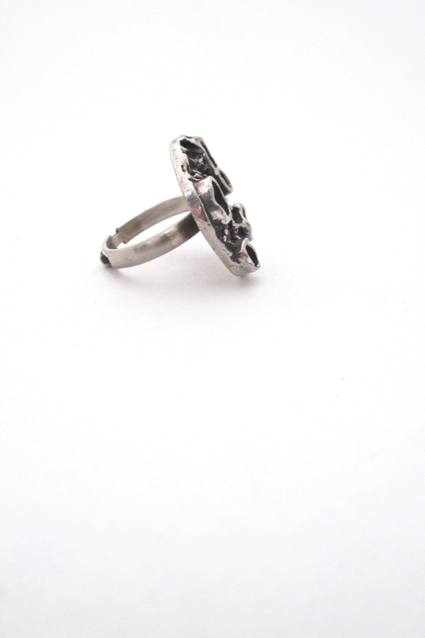 profile Robert Larin Canada vintage brutalist pewter signed craters ring 1970s design jewelry