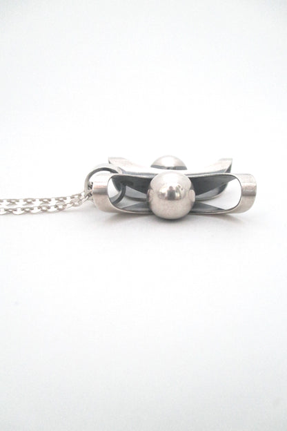 profile Elis Kauppi for Kupittaan Kulta Finland vintage modern silver 2 spheres pendant necklace