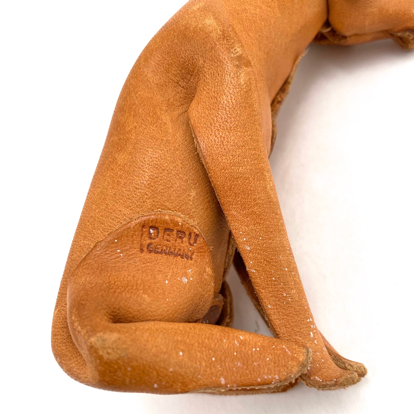 Deru leather seated dog
