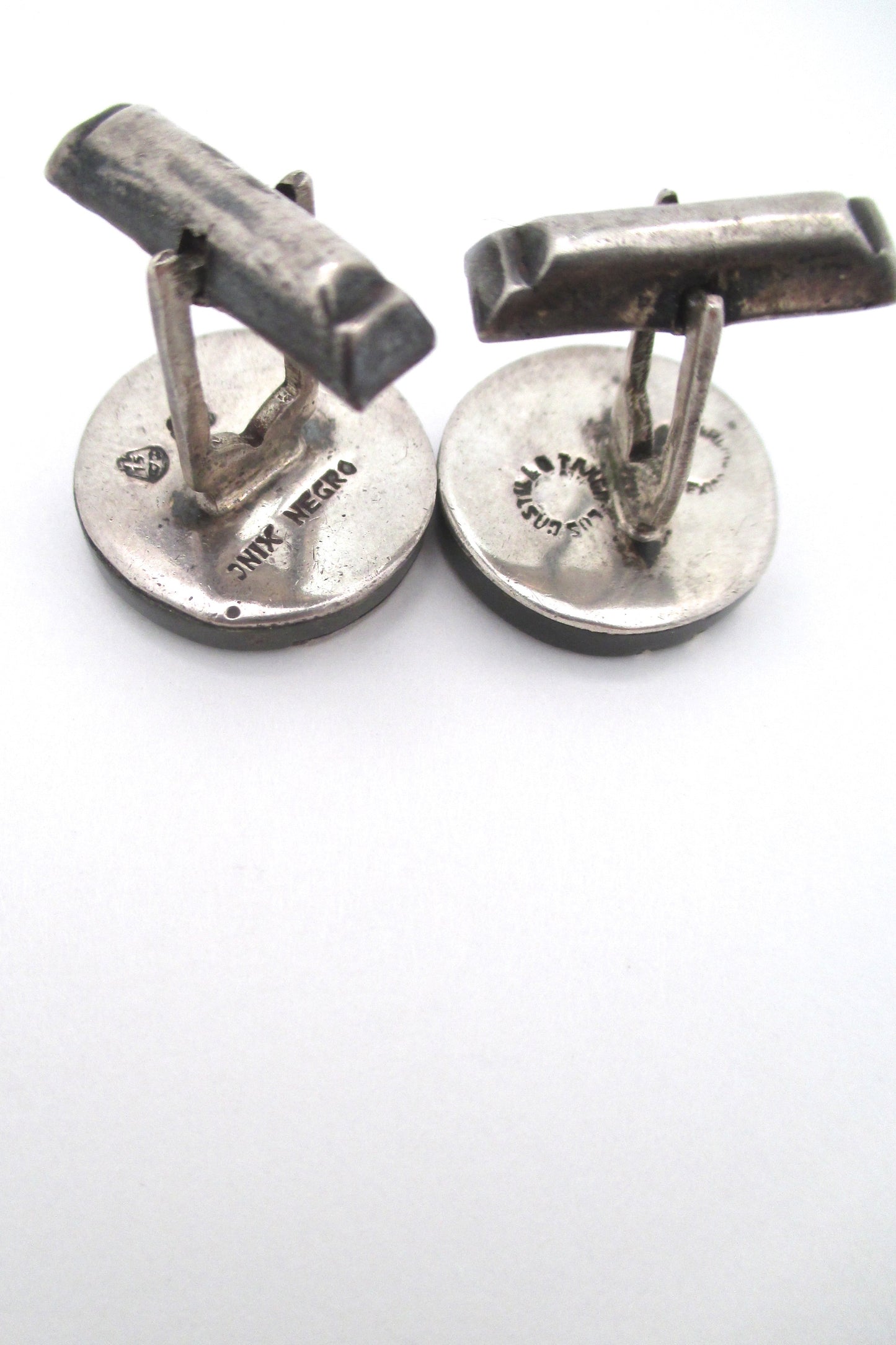 los Castillos 'onix negro' funky bird cufflinks