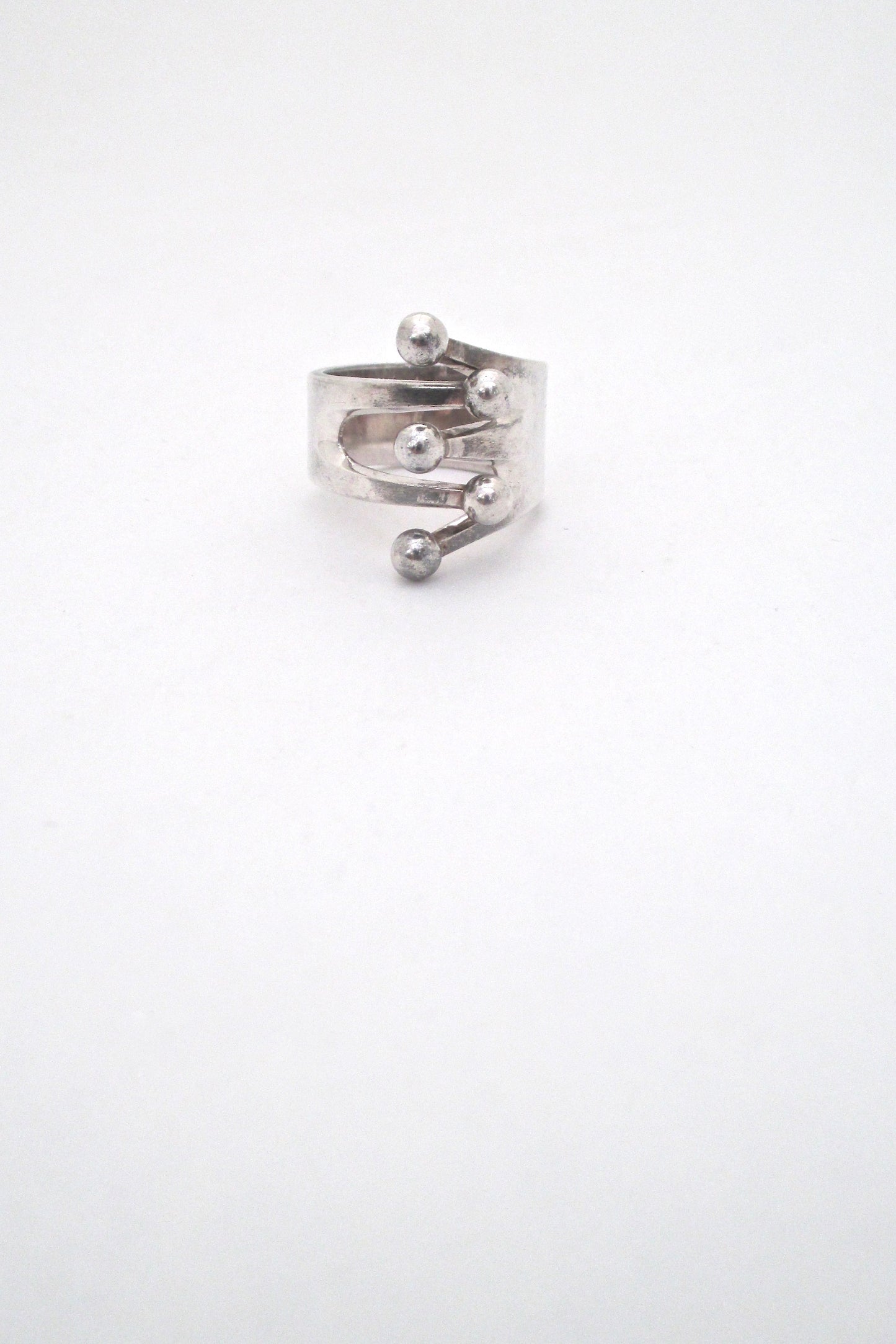 Anna Greta Eker 'Jester' ring ~ 5 prong
