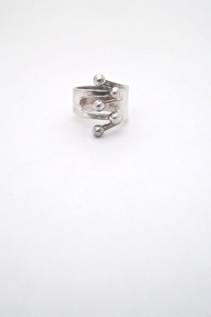 Anna Greta Eker 'Jester' ring ~ 5 prong