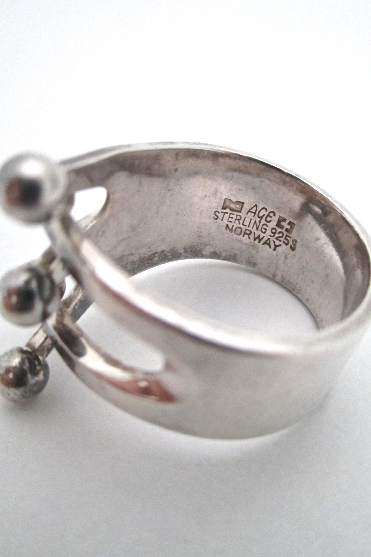 Anna Greta Eker 'Jester' ring ~ 5 prong