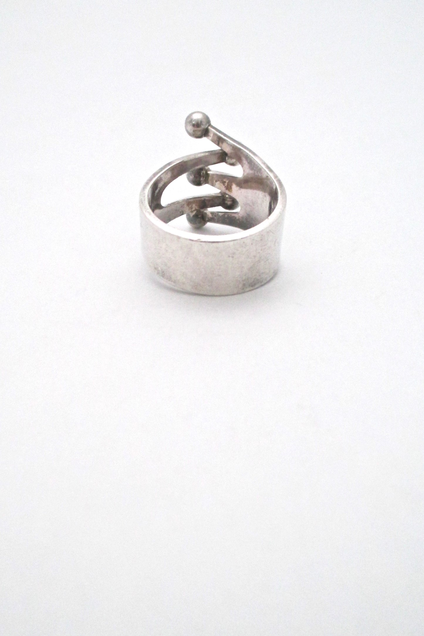 Anna Greta Eker 'Jester' ring ~ 5 prong