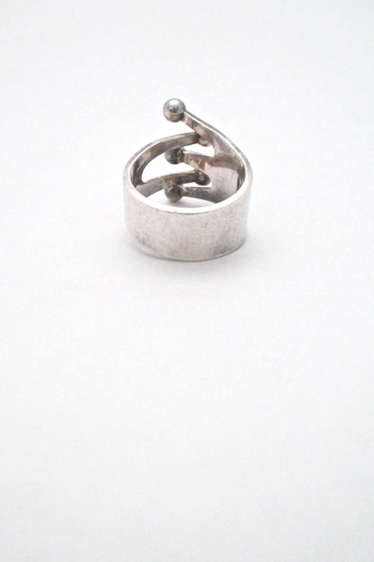Anna Greta Eker 'Jester' ring ~ 5 prong