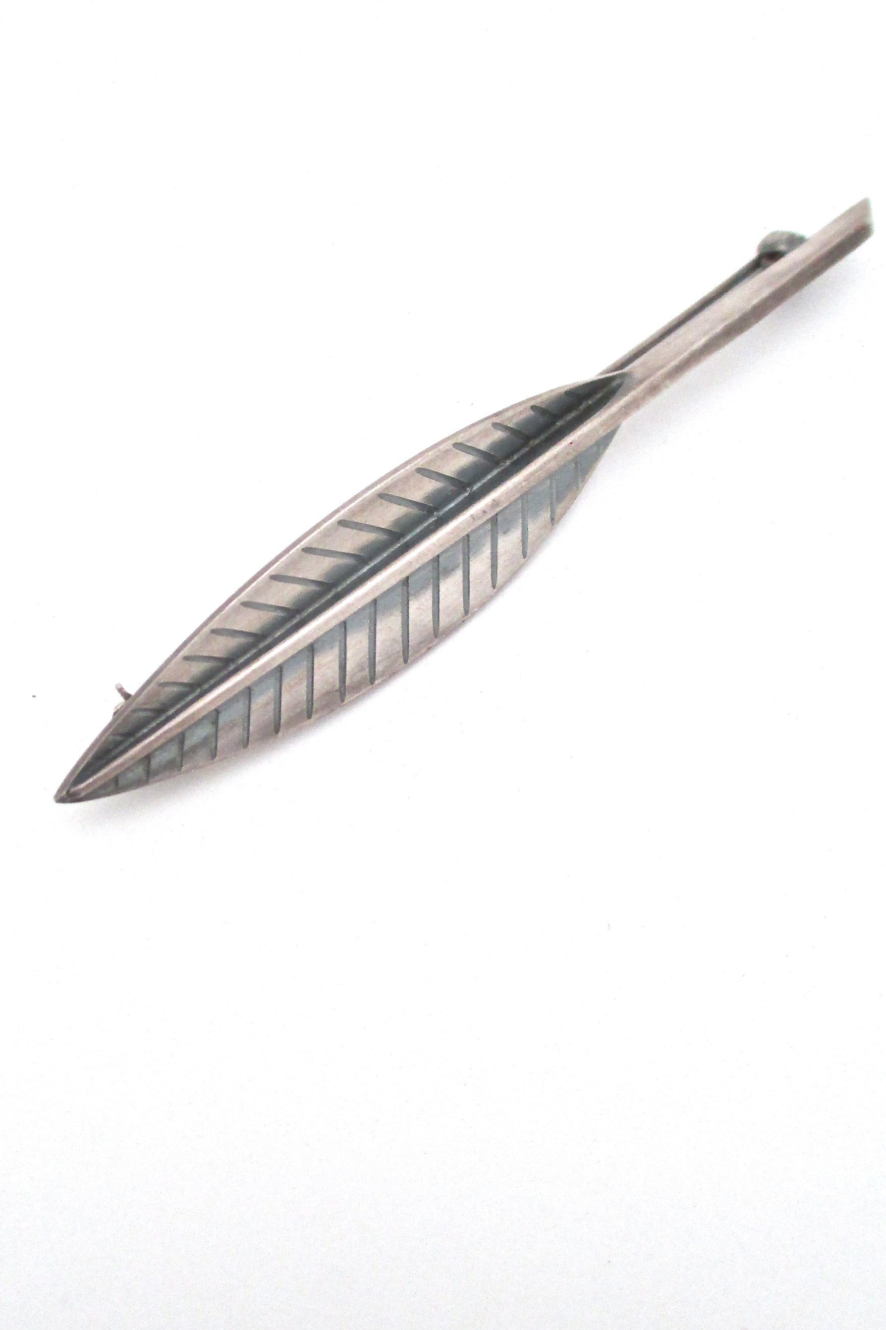 detail Hans Hansen Denmark vintage Scandinavian Modern silver stylized leaf brooch 134