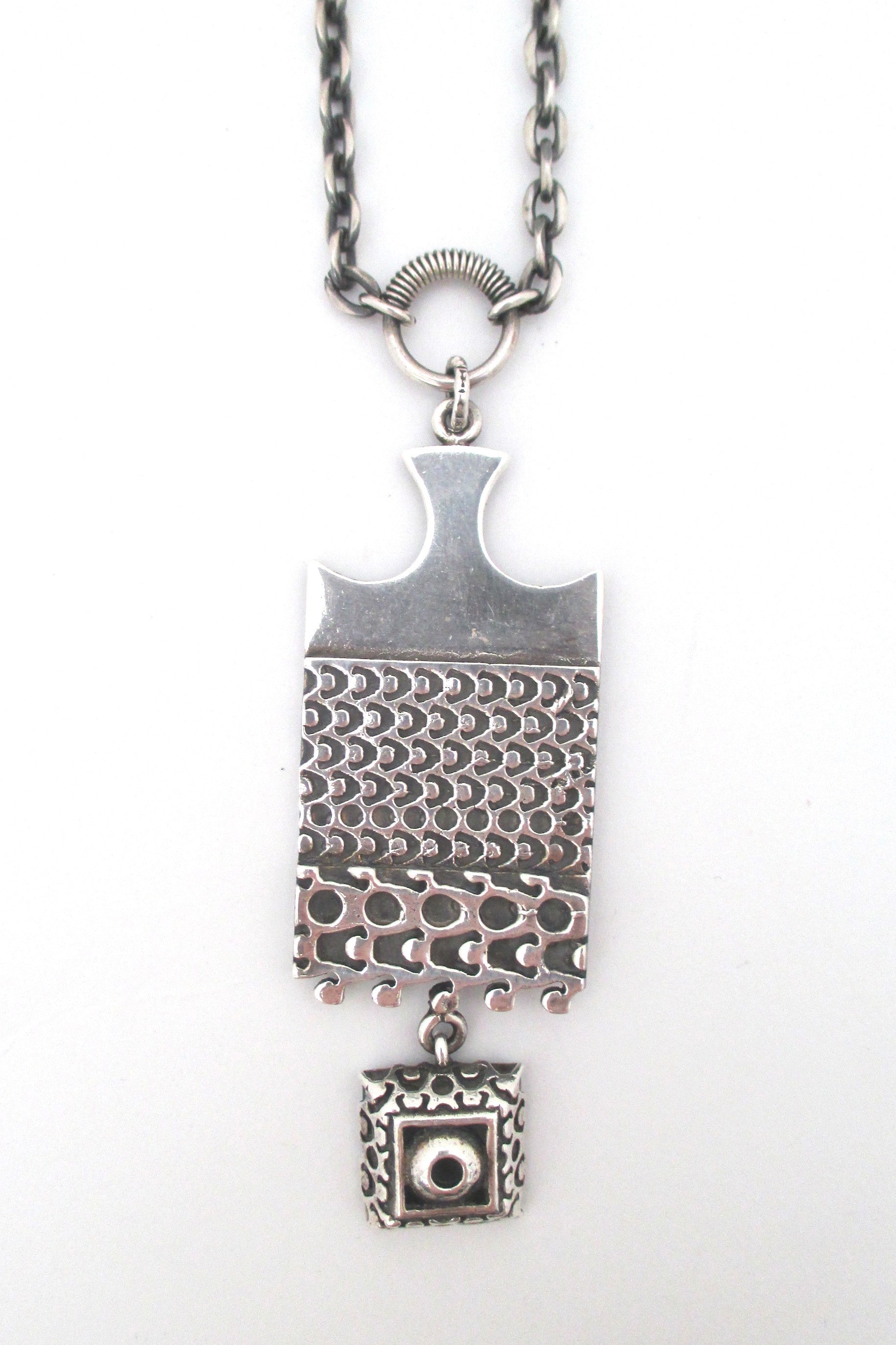detail Pentti Sarpaneva for Turun Hopea Finland vintage kinetic silver pendant necklace