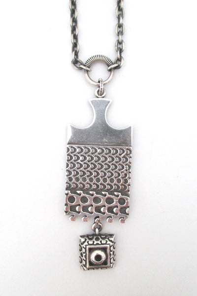 detail Pentti Sarpaneva for Turun Hopea Finland vintage kinetic silver pendant necklace