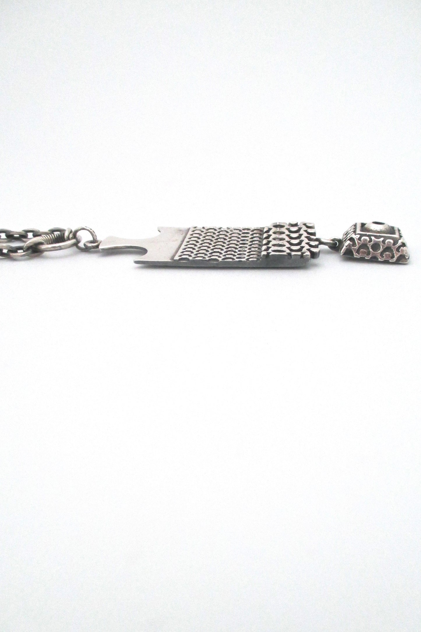 profile Pentti Sarpaneva for Turun Hopea Finland vintage kinetic silver pendant necklace