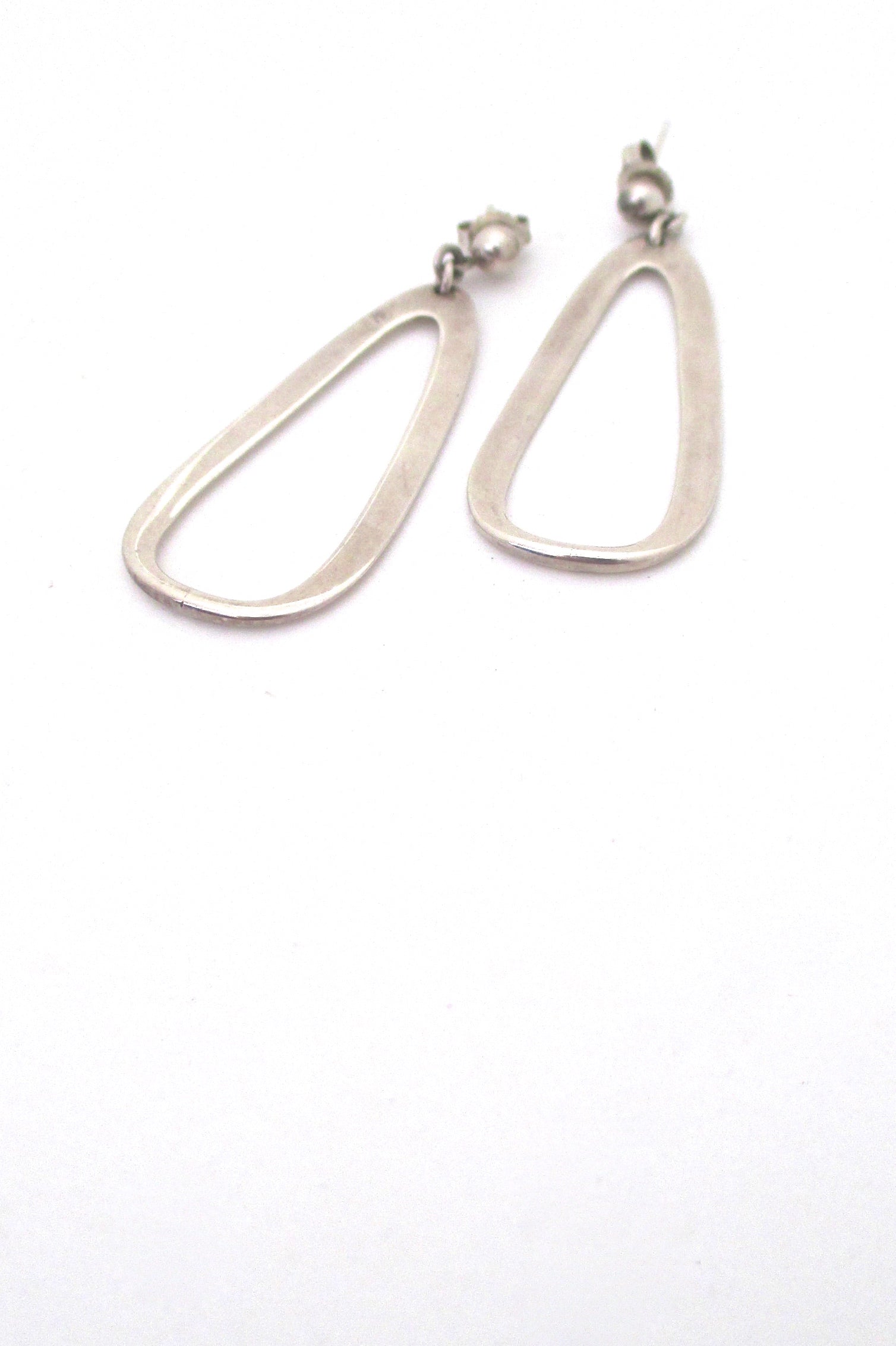 detail Darla Hesse Canada vintage silver drop earrings