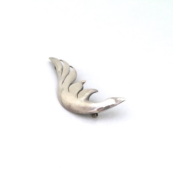 profile Madeleine Turner USA vintage silver finely hand wrought large dimensional leaf brooch Modernist jewelry design
