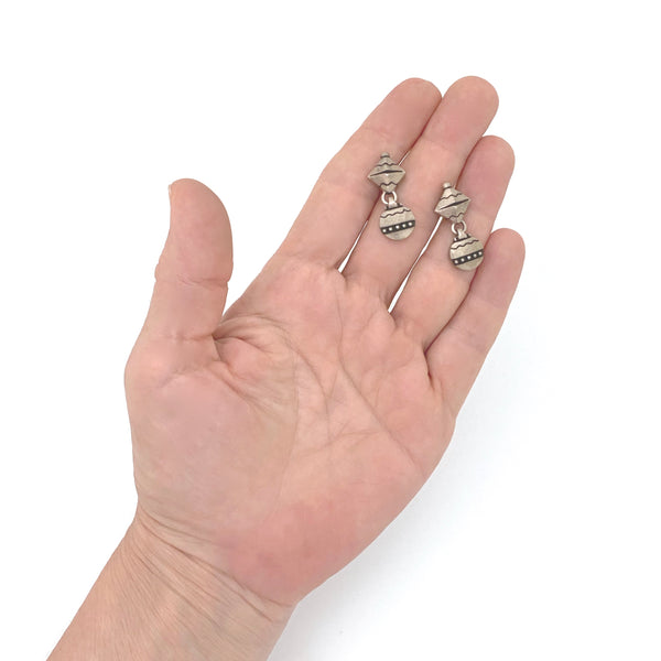 scale Lisa Jenks USA vintage postmodern silver drop earrings